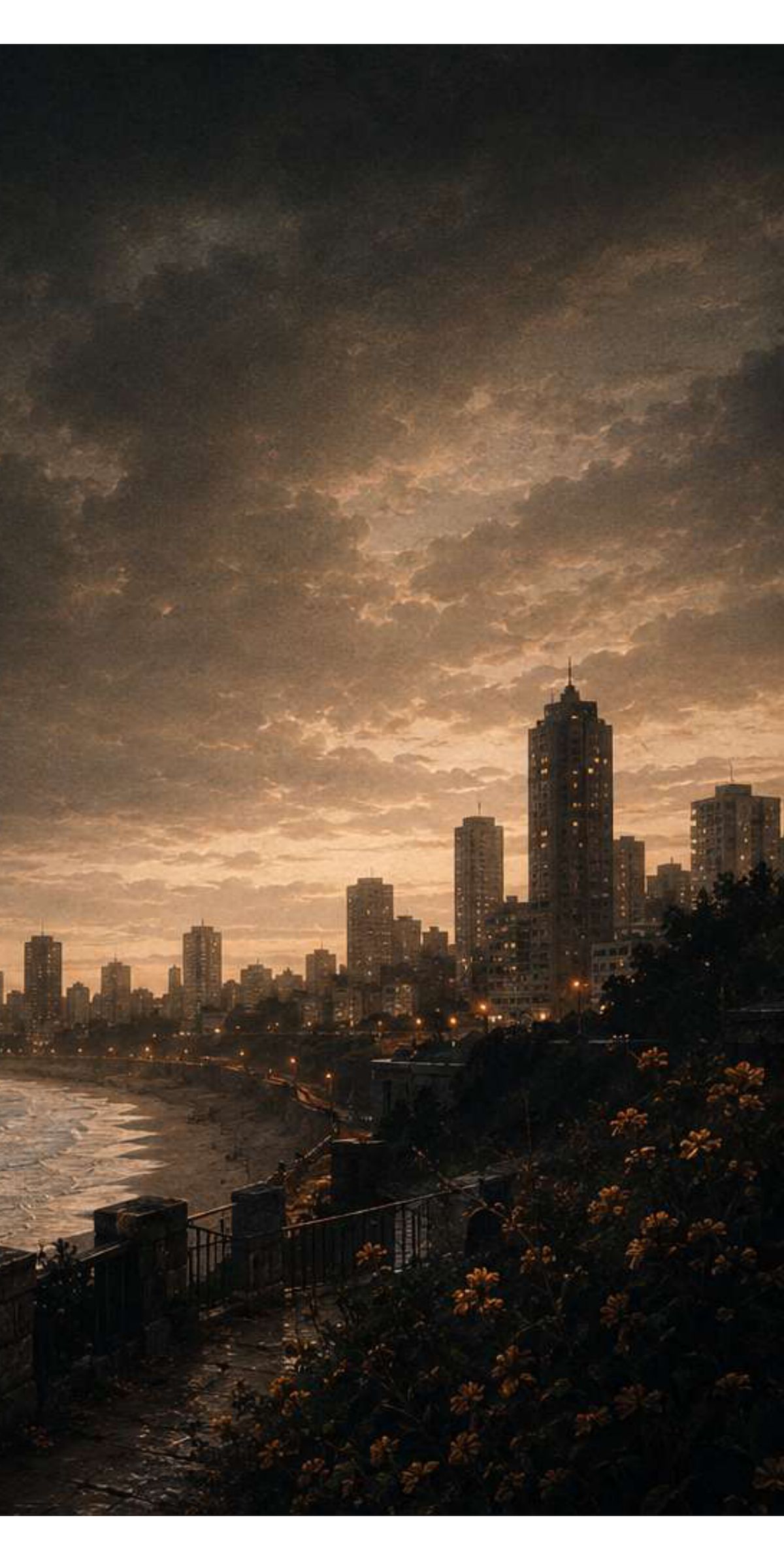 Costa de Mar del Plata al atardecer, con la ciudad iluminada sobre el mar.